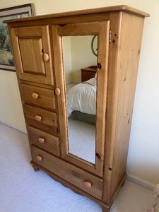 lot 189 image: Excellent Condition & Quality Pine Dresser wMirror