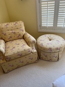 lot 190 image: Excellent Condition & Quality High End SHERRILL Parlor Chair & Ottoman