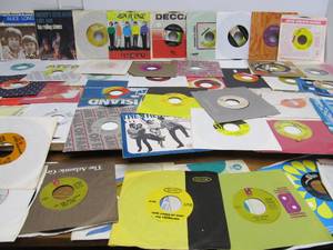 lot 87 image: Large Lot of Good Vintage Vinyl 45 Records