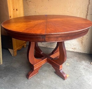 lot 185 image: Excellent Quality & Condition Round Table wGame Top by Walter of Wabash Furniture