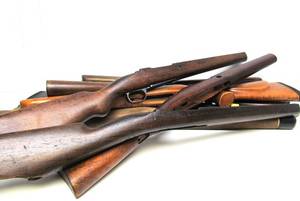 lot 88 image: LARGE Lot of Vintage & Antique Gun Stocks
