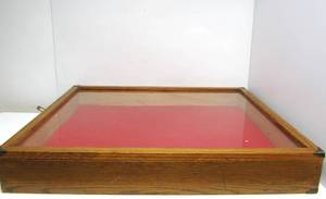 lot 97 image: Excellent Quality Oak Countertop Display Case