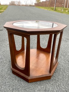 lot 191 image: Mid Century Signed BASSETT Octagonal Drum Table 