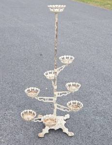 lot 257 image: Ornate Antique Cast Iron Multi-Tier Plant Stand