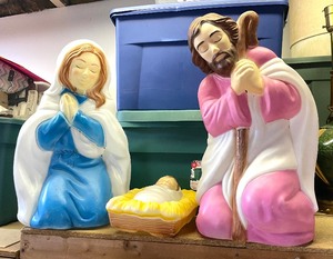 lot 255 image: Vintage Blowmold Nativity Scene - Mary Joseph & Baby Jesus