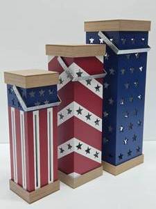 lot 282 image: Set of LARGE Patriotic Lighted Pierced Displays
