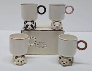 lot 321 image: Brand New Box  Set of 4 Vintage Mid Century Animal Pals Mugs