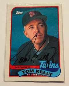 lot 22C image: Tom Kelly Auto 1989 Topps #14 Minnesota Twins Baseball Card