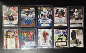 lot 123B image: 10-Card Packers RC Auto Football Card Lot (All players have been on the Packers team at one point in their career) (7)