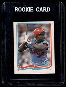lot 44 image: Kirby Puckett RC Mini Sticker 1985 Tfleer #122 Rookie Minnesota Twins Baseball Card