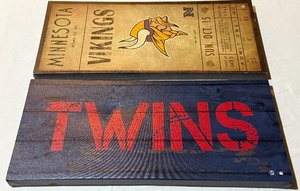 lot 37B image: Minnesota Twins and Vikings Canvas Signs