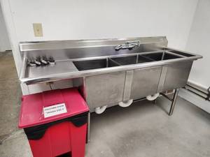 lot 917 image: Stainless Steel Hands-Free Wash Sink
