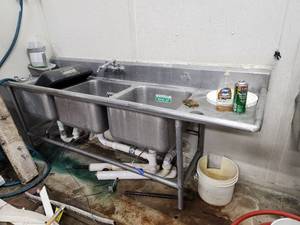 lot 89 image: Stainless Steel 3 Bay Sink Wash Station