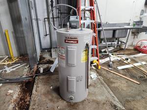 lot 90 image: A.O. Smith Pro Max 240V 4500W 40-Gallon Electric Tank Hot Water Heater ECS 40 200