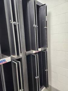 lot 927 image: Lockers 31 x 21 x 7