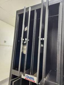 lot 929 image: Lockers 31 x 21 x 7