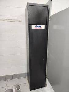 lot 930 image: Lockers 16 x 16 x 6-12