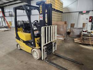 lot 54 image: Yale Propane Fork Lift