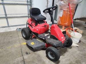 lot 62 image: Craftsman R105 Gasoline 30 Riding Lawn Mower
