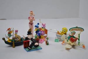 lot 114 image: Hallmark Keepsake Ornament Collection - Disney, Looney Tunes, I Dream of Jeannie