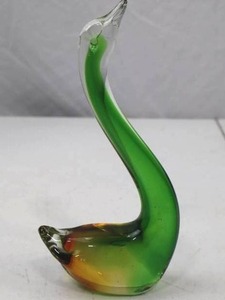lot 20 image: Vintage Art Glass Swan, Green and Amber