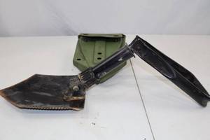 lot 33 image: Collapsible Military-Style Entrenching Tool with SKILCRAFT Cover