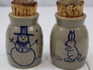 lot 70 image: 1998 Beaumont Brothers Pottery Jars with Snowman and Rabbit Motifs, Cork Tops