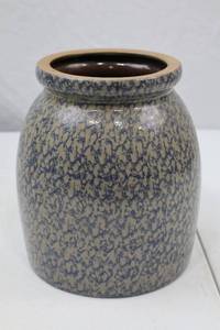 lot 72 image: Beaumont Brothers Pottery 1997 Blue Spongeware Stoneware Crock