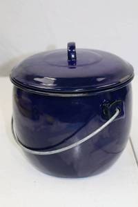 lot 87 image: Blue Enamelware Camp Pot with Lid and Handle
