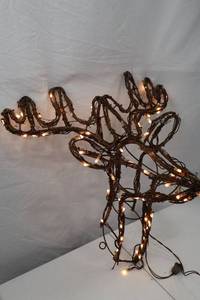 lot 90 image: Cabelas 24in Grapevine Deer Head Lighted Decor with Christmas Wreath