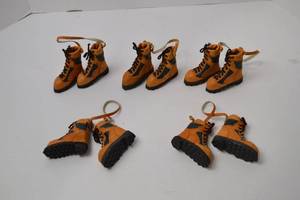 lot 132 image: Set of 6 Pairs Vintage Miniature Hiking Boot Ornaments 4 Inch