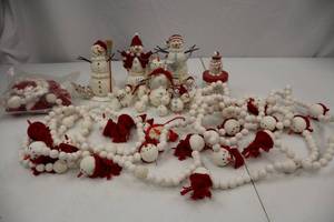 lot 144 image: Christmas Snowman Decorations and Snowball Garland Lot