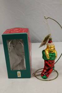 lot 147 image: 1998 Winnie the Pooh Babys 1st Christmas Ornament with Box