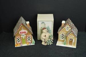 lot 192 image: Christmas Decor Lot 2 Gingerbread Houses & Snowman Figurine