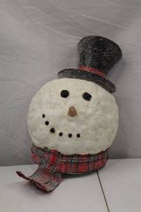 lot 237 image: Christmas Snowman Wall Hanging Plaque with Plaid Scarf and Top Hat