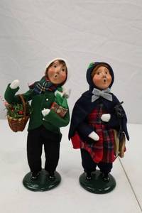lot 243 image: Byers Choice Carolers Figurine Lot - 2 Pieces, 1997 Signed
