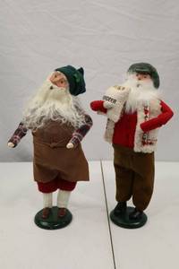 lot 248 image: Byers Choice Carolers Christmas Figurines Lot (1997 & 2000)