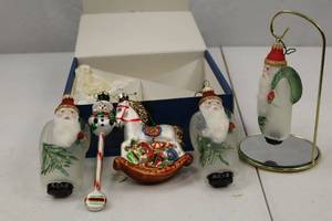 lot 259 image: Lauscha Glas Christmas Ornaments Winter Sheen Glass Collection Germany