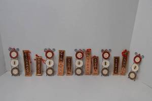 lot 199 image: Christmas Cinnamon Sugar Ornaments and Plate Rack Decor Lot