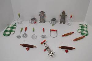lot 201 image: Vintage Miniature Kitchen Utensil Decor Lot - Red Green Handles