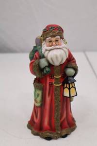lot 267 image: Midwest Santa Claus Figurine 6 Inch Holiday Decoration