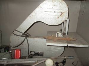 lot 338 image: Vintage BVI tote saw with assorted ...