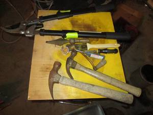 lot 351 image: Ratcheting tree lopper, hammers and...