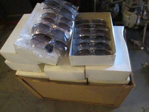 lot 365 image: Plethora of assorted sunglasses. Pe...