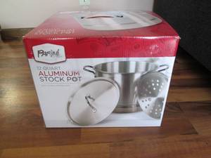lot 18 image: Parini 12qt Aluminum Stock Pot...