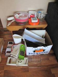 lot 28 image: Nice mix of disposable, metal and g...