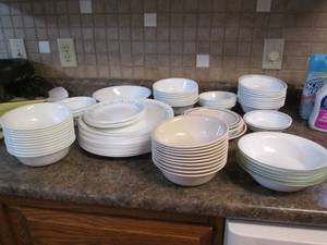 lot 44 image: Huge lot of Corelle plates, saucers...