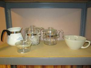 lot 60 image: Vintage Corningware pitcher, glass ...