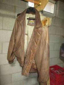 lot 74 image: Womens XL Adventure Bound Brown le...