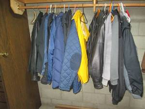 lot 75 image: Mens L & XL Leather jackets, winte...